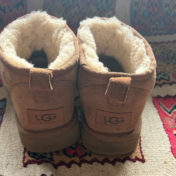 UGG Tan Boots ankle - Picture 2 of 5